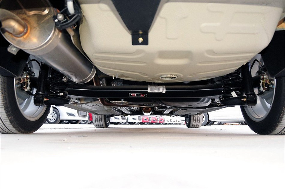 2013款东风标致408 2.0L手动舒适版