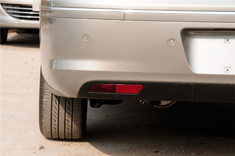 2013款东风标致408 2.0L自动豪华版