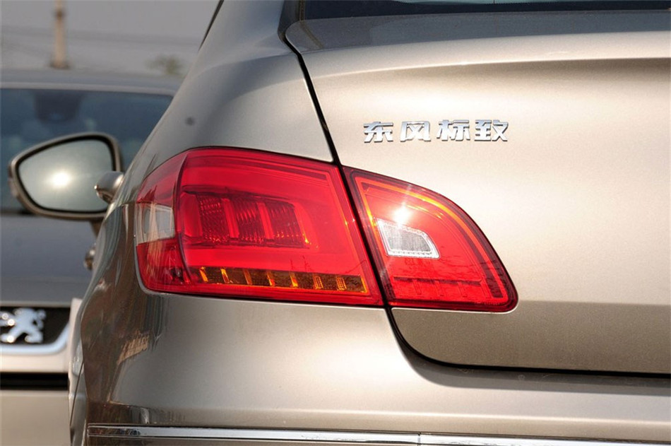 2013款东风标致408 2.0L自动豪华版