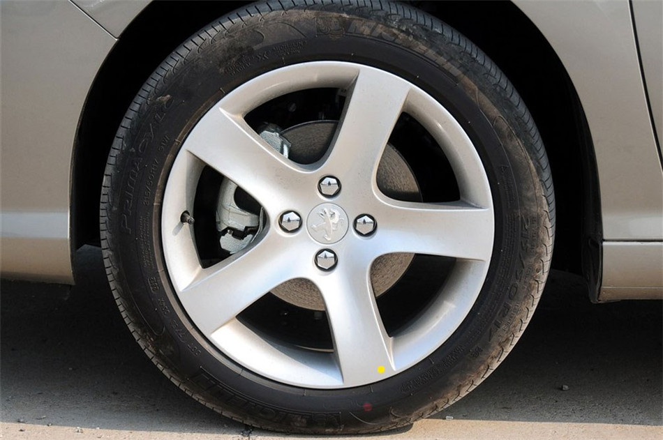 2013款东风标致408 2.0L自动豪华版