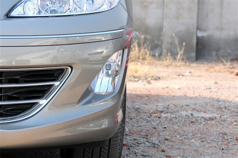 2013款东风标致408 2.0L自动豪华版