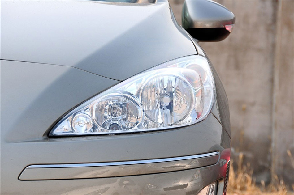 2013款东风标致408 2.0L自动豪华版