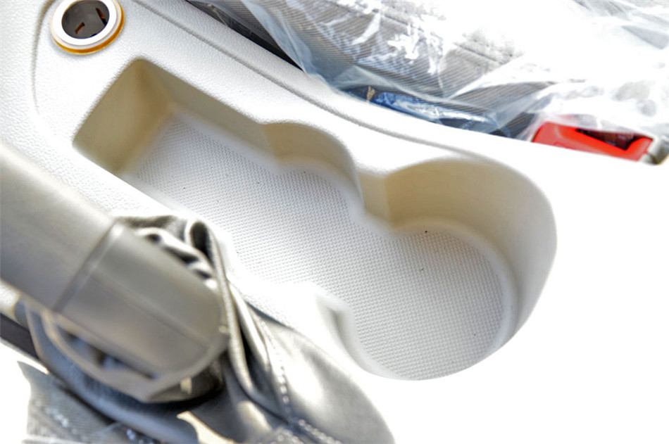 2013款东风标致408 2.0L自动豪华版