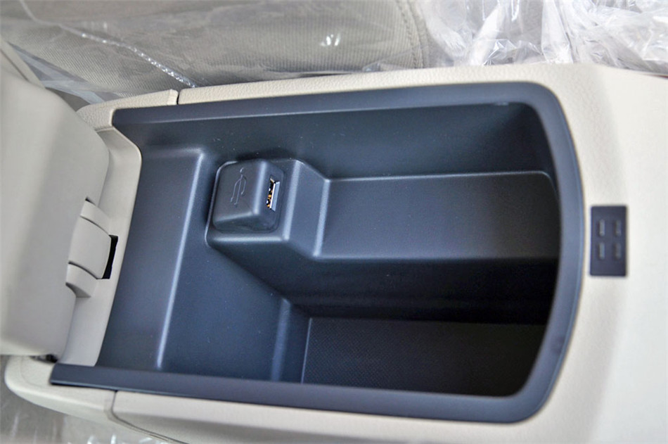 2013款东风标致408 2.0L自动豪华版