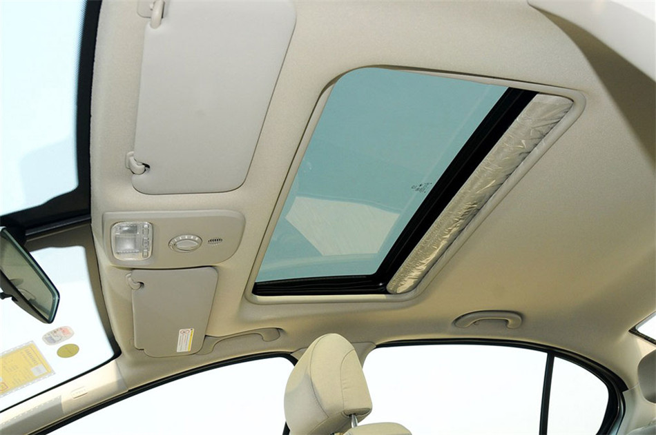 2013款东风标致408 2.0L自动豪华版