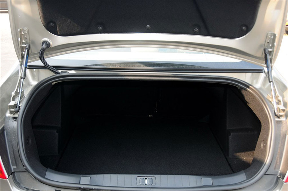 2013款东风标致408 2.0L自动豪华版