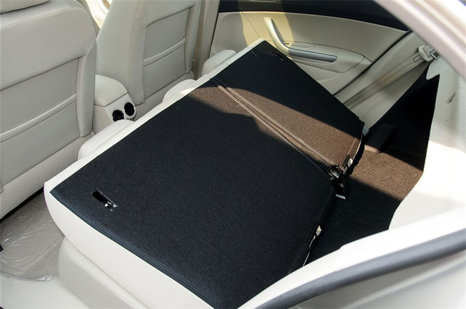 2013款东风标致408 2.0L自动豪华版