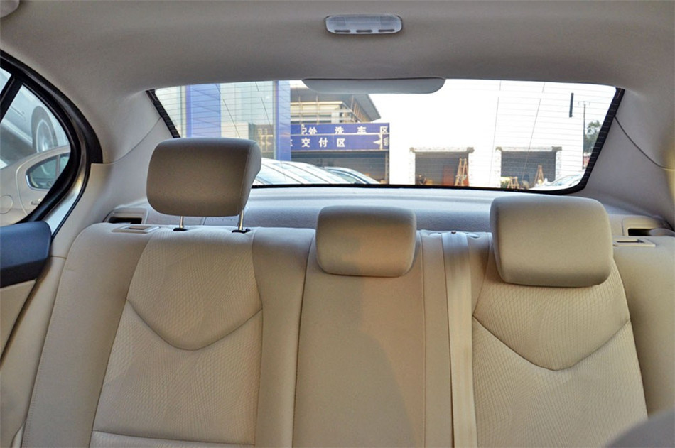 2013款东风标致408 2.0L自动豪华版