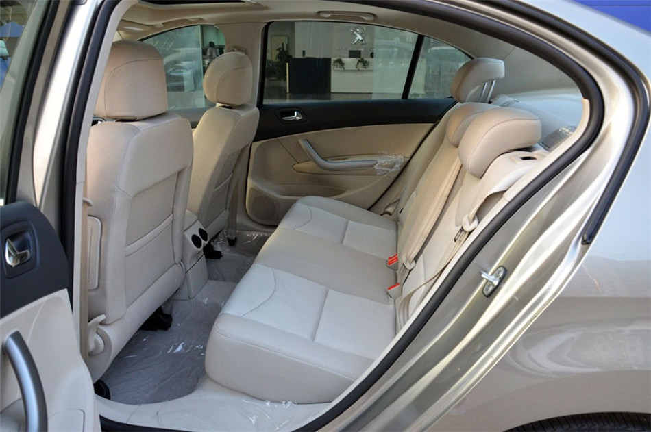 2013款东风标致408 2.0L自动豪华版