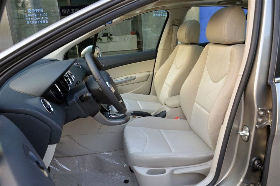 2013款东风标致408 2.0L自动豪华版
