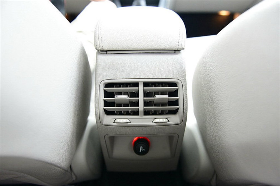 2014款 1.6T AT 至尊版 座椅空间