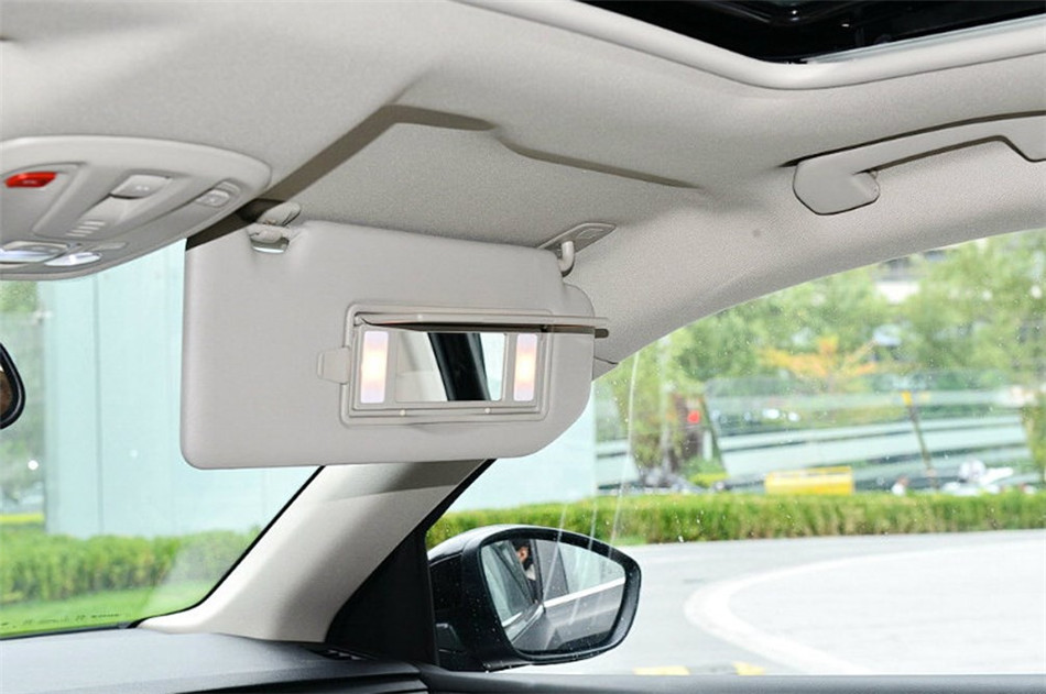 2014款 1.6T AT 至尊版 座椅空间