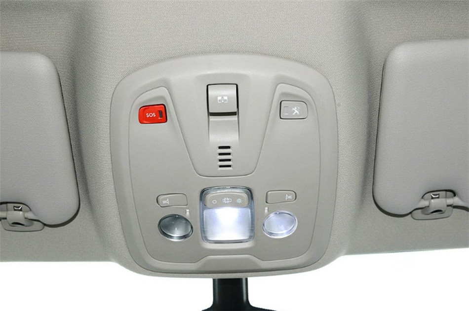 2014款 1.6T AT 至尊版 座椅空间