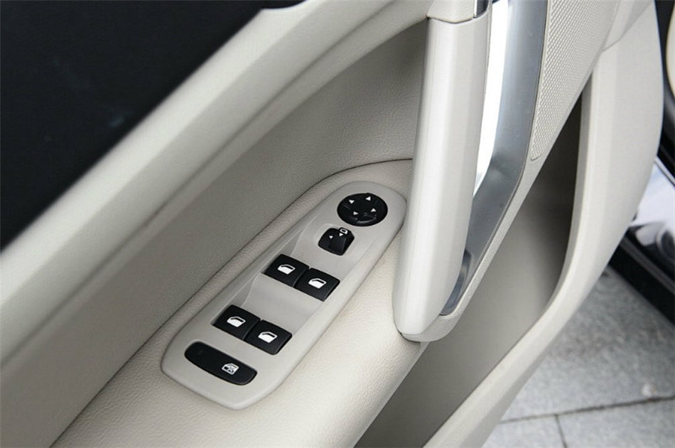 2014款 1.6T AT 至尊版 座椅空间