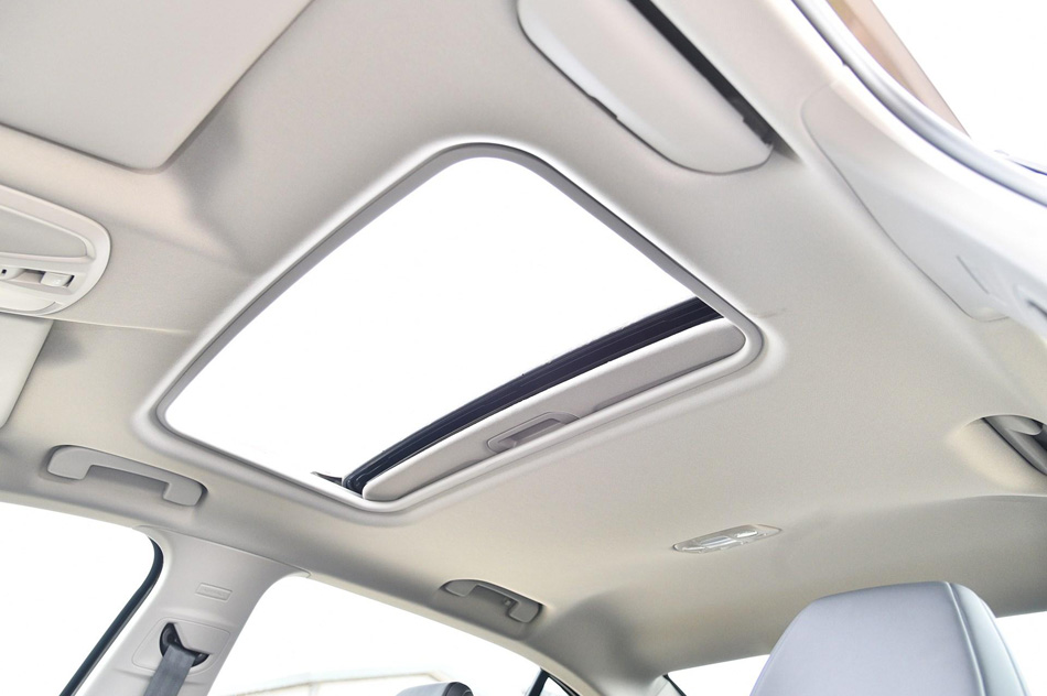 2019款 230THP 自动豪华版 座椅空间