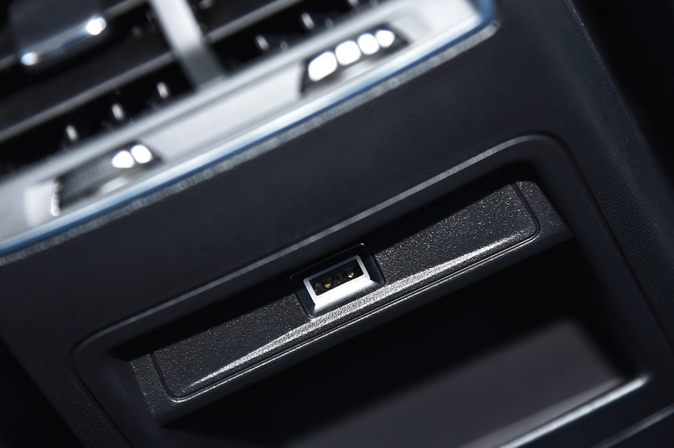 2019款 230THP 自动豪华版 座椅空间