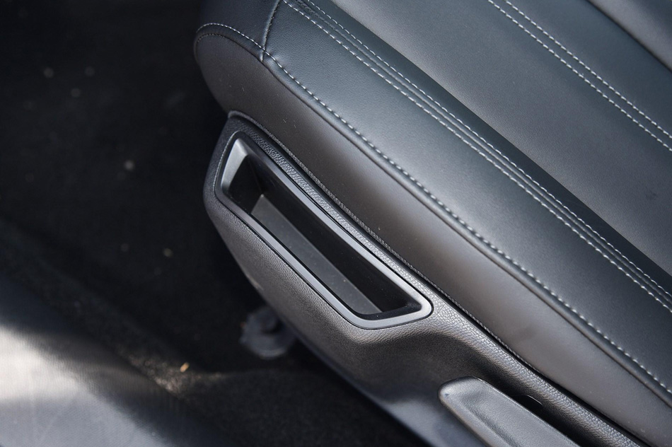 2019款 230THP 自动豪华版 座椅空间