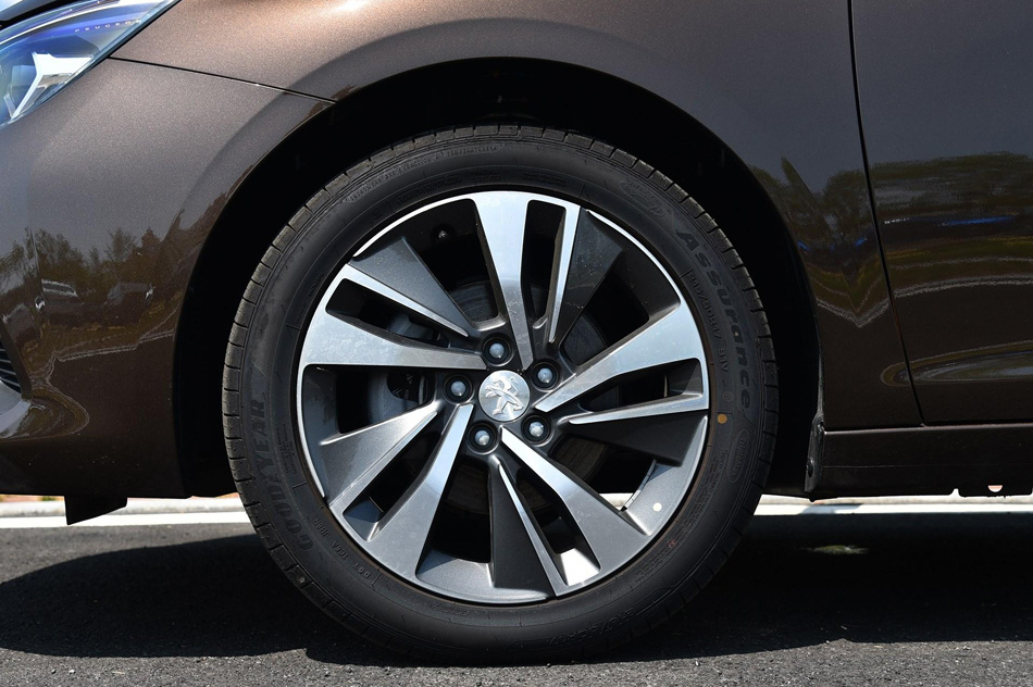 2019款 230THP 自动豪华版 细节