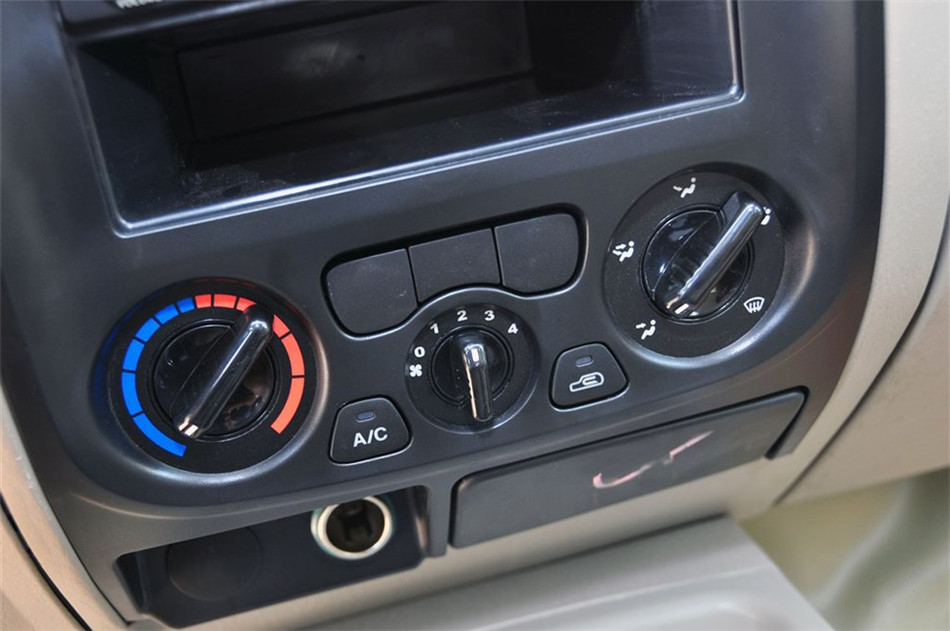 07款 2.8T 两驱 MT 柴油经济型 内饰