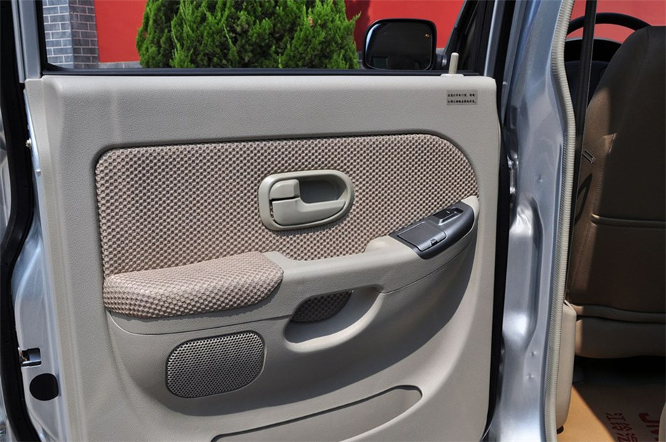 07款 2.8T 两驱 MT 柴油经济型 座椅空间