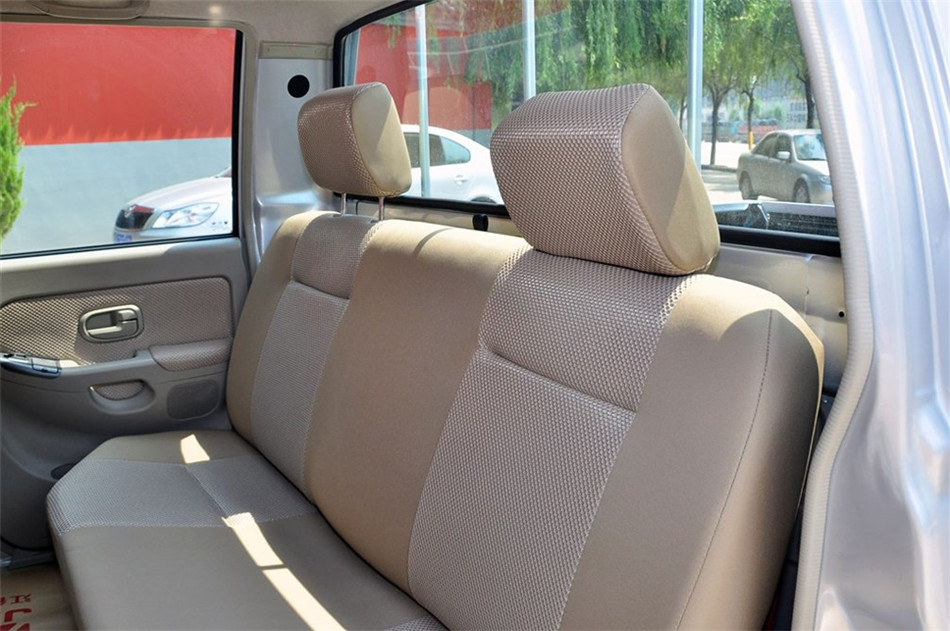 07款 2.8T 两驱 MT 柴油经济型 座椅空间