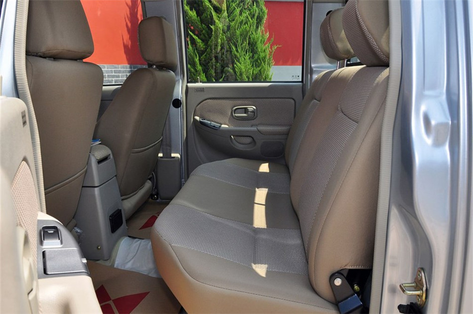 07款 2.8T 两驱 MT 柴油经济型 座椅空间