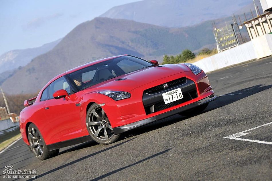 新浪汽车日本试驾新款日产GT-R预告
