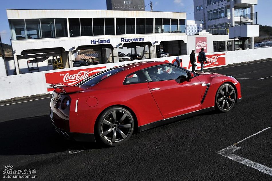 新浪汽车日本试驾新款日产GT-R预告