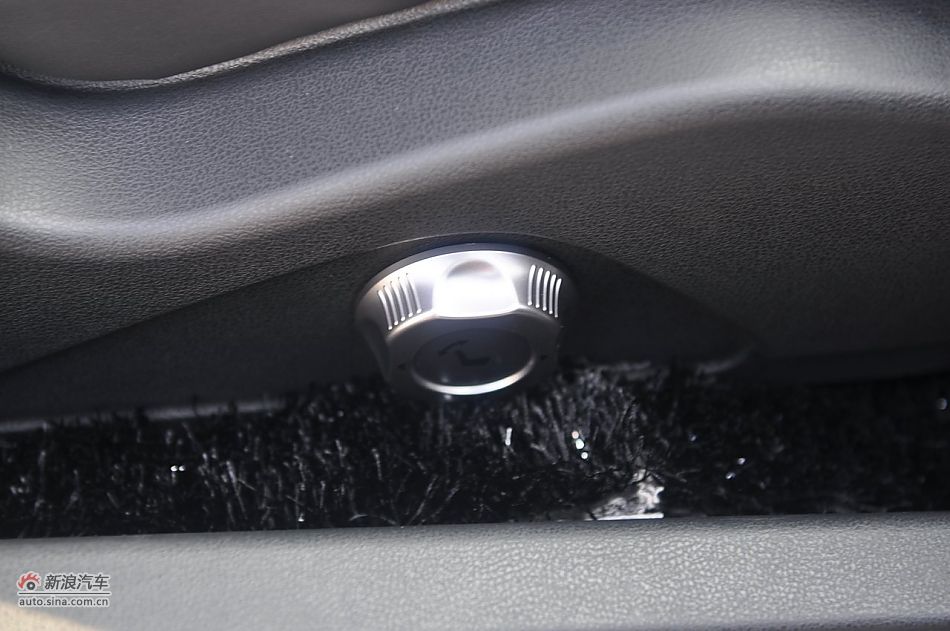 2012款日产GT-R内饰