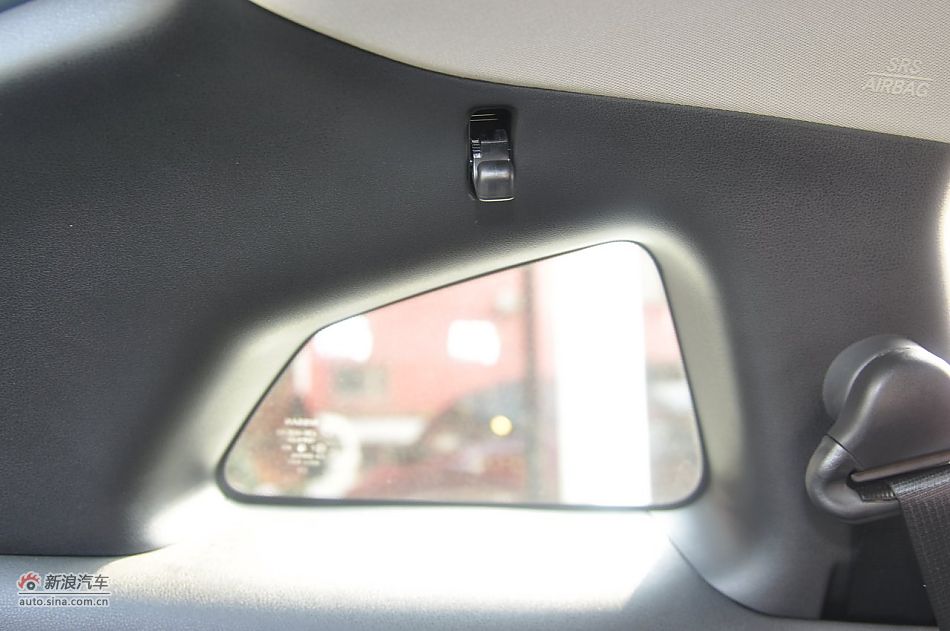 2012款日产GT-R内饰