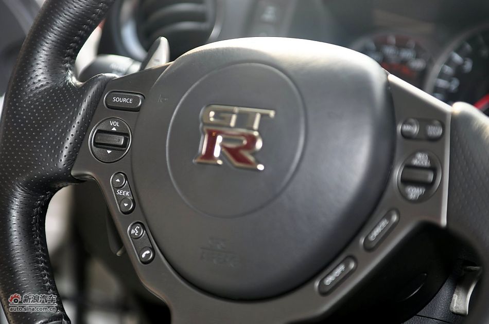 2012款日产GT-R内饰