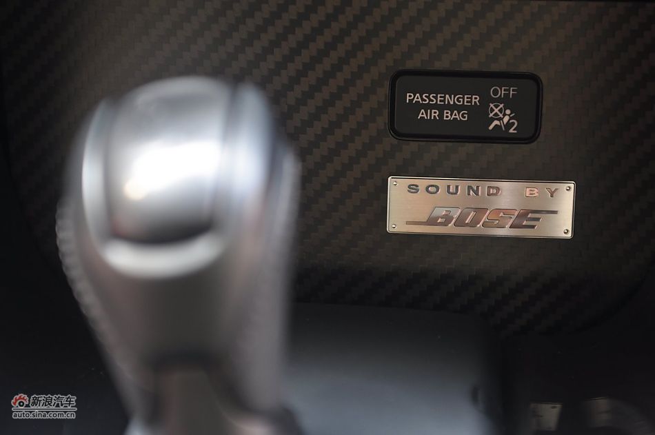 2012款日产GT-R内饰