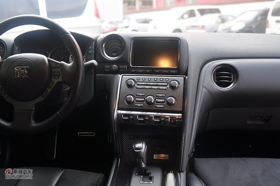 2012款日产GT-R内饰