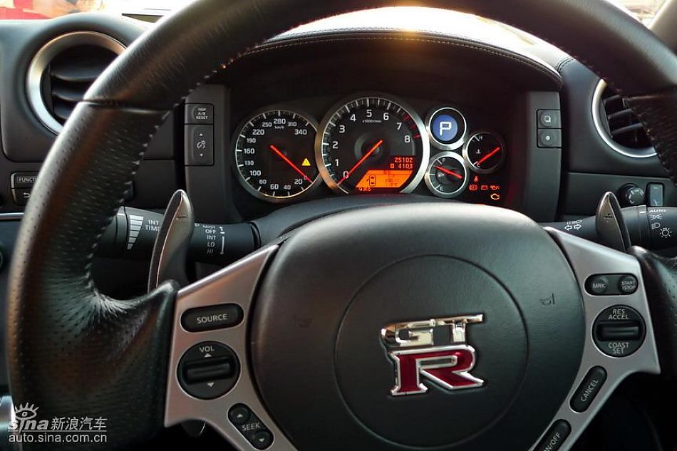 新浪汽车日本试驾新款日产GT-R预告