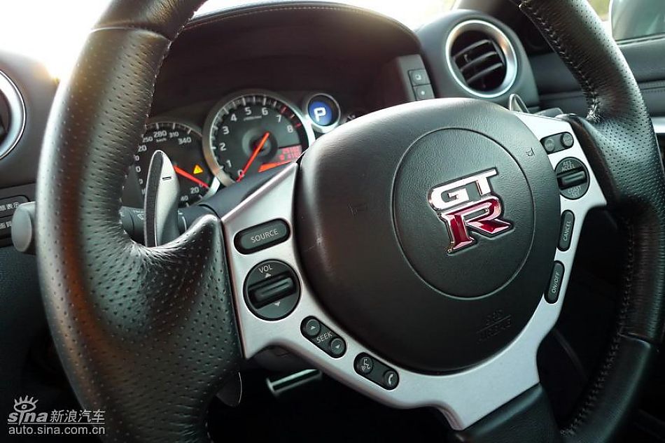 新浪汽车日本试驾新款日产GT-R预告