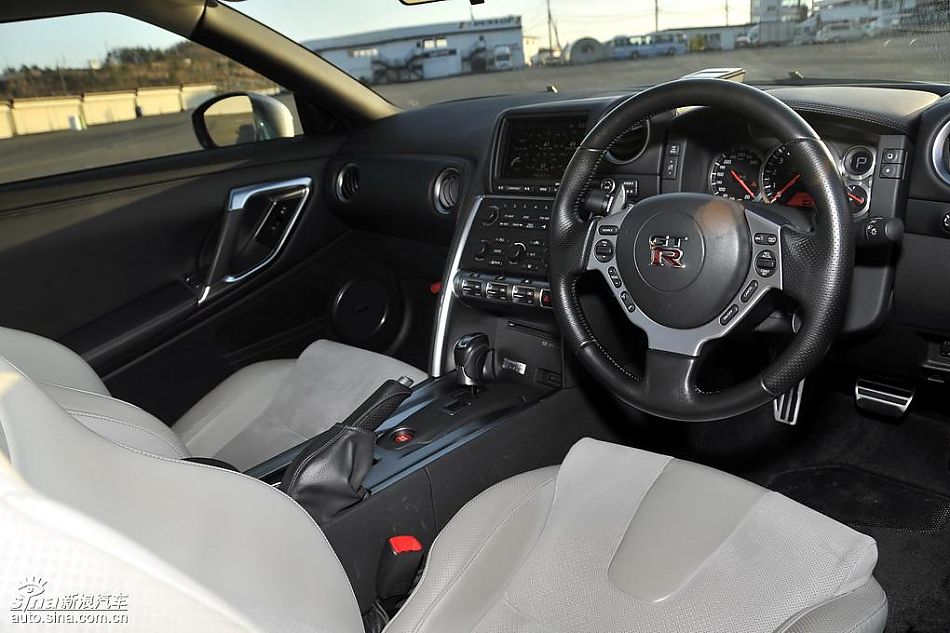 新浪汽车日本试驾新款日产GT-R预告