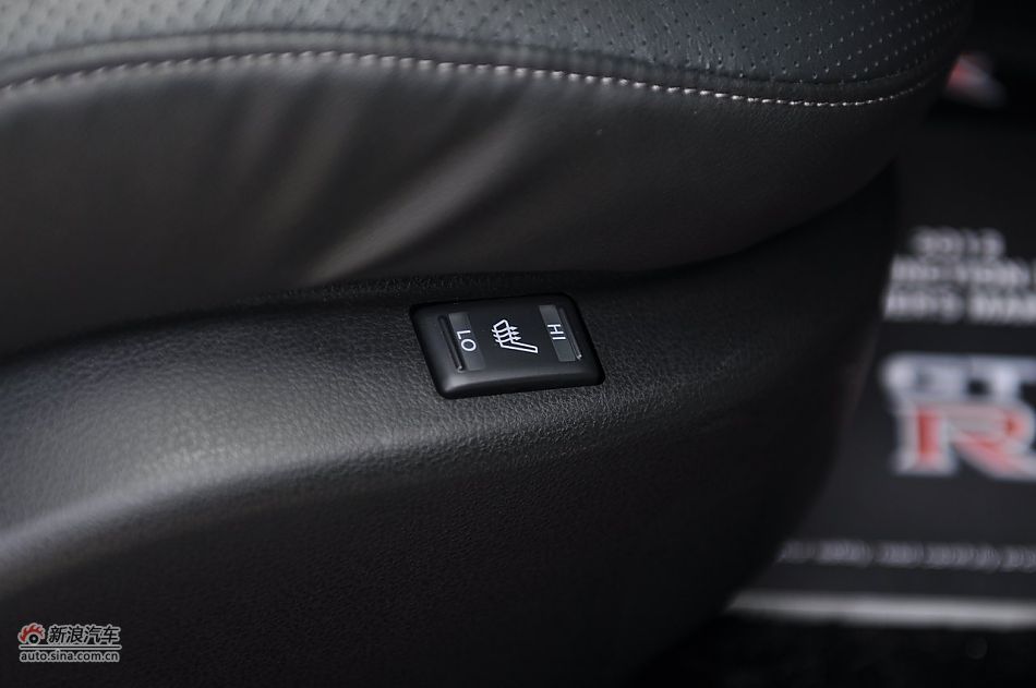 2012款日产GT-R座椅及后备箱