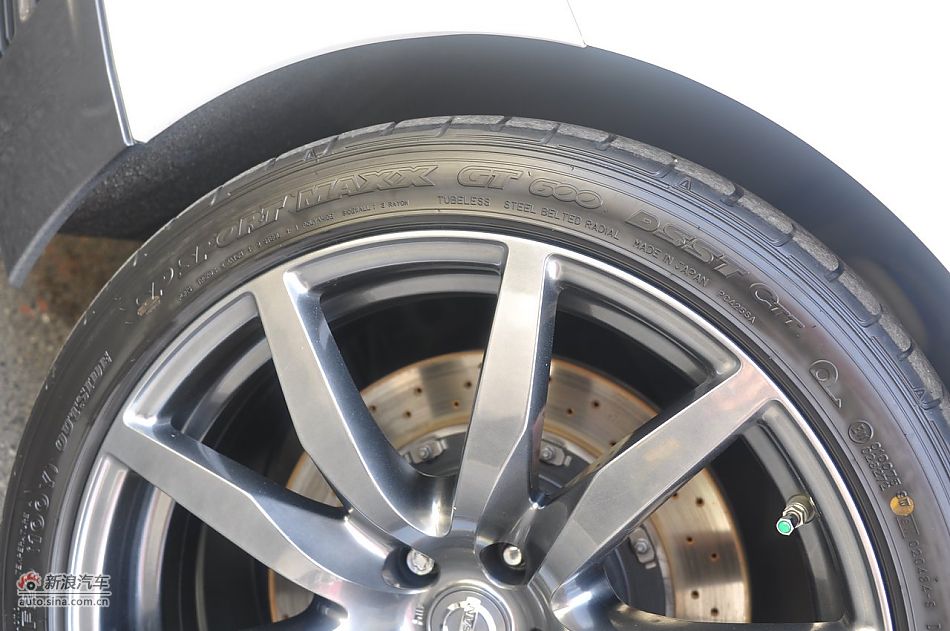 2012款日产GT-R外观细节