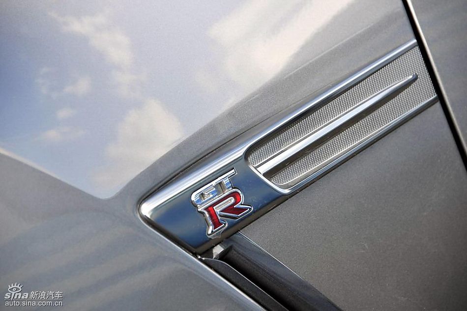 新浪汽车日本试驾新款日产GT-R预告