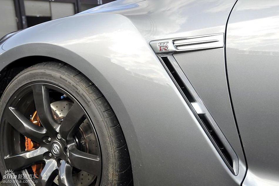 新浪汽车日本试驾新款日产GT-R预告