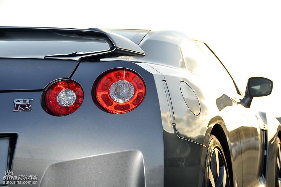 新浪汽车日本试驾新款日产GT-R预告