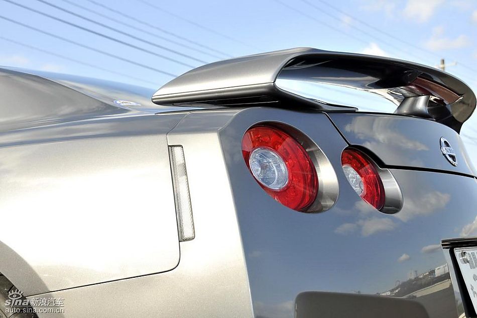 新浪汽车日本试驾新款日产GT-R预告