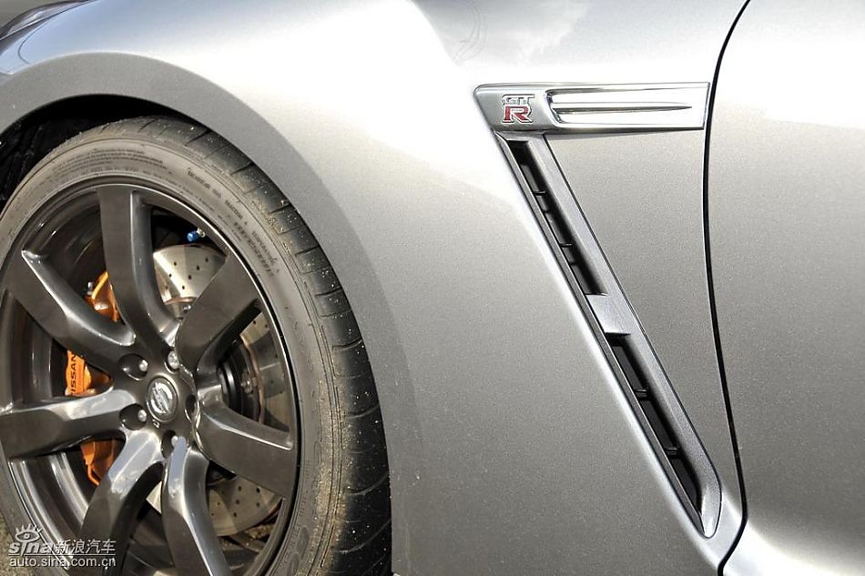 新浪汽车日本试驾新款日产GT-R预告