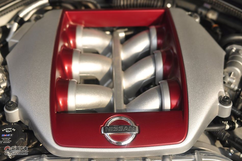 2012款日产GT-R发动机