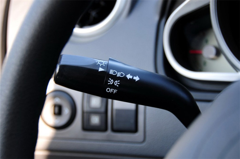 丘比特 2012款 1.3L MT 炫酷版 内饰