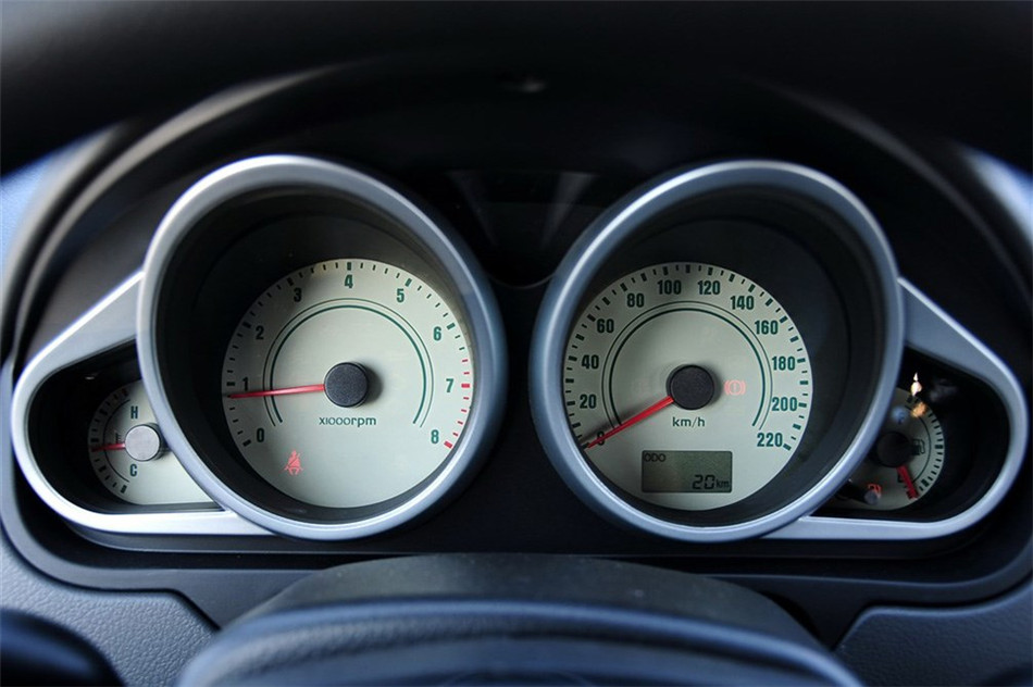 丘比特 2012款 1.3L MT 炫酷版 内饰