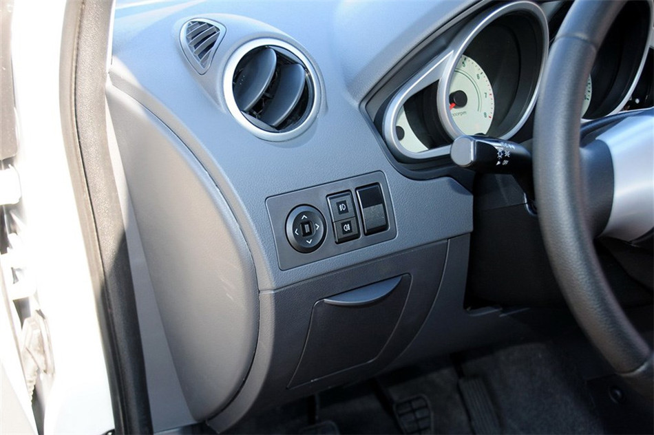 丘比特 2012款 1.3L MT 炫酷版 内饰