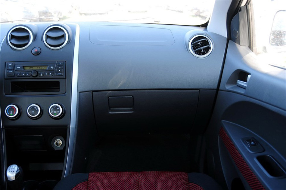 丘比特 2012款 1.3L MT 炫酷版 内饰