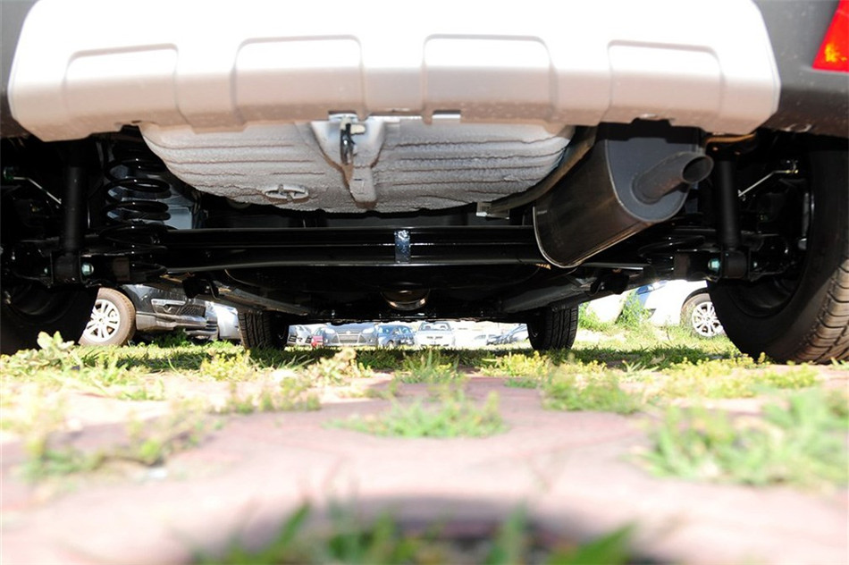 丘比特 2012款 1.3L MT 炫酷版 引擎底盘