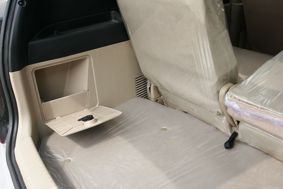 哈飞赛马后备厢